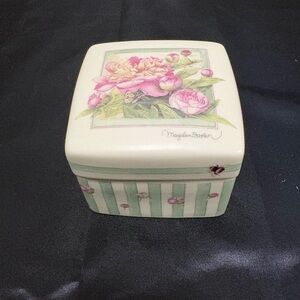 Floral Ceramic Musical Trinket Box (working)